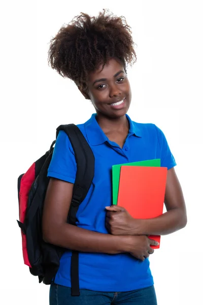 Glad afroamerikanska kvinnlig student med ryggsäck — Stockfoto