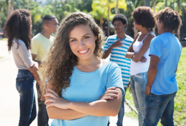 Beautiful caucasian hipster girl with friends in the summer — Stock Photo, Image