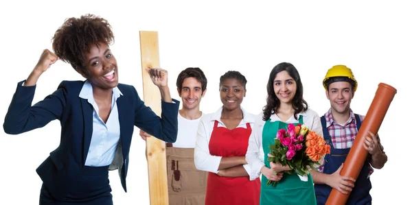 Cheering афро-американських бізнес-леді з групою інших приблизно — стокове фото