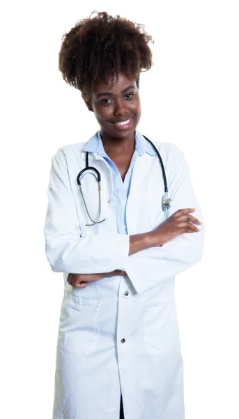 Jeune femme médecin afro-américaine aux cheveux bouclés — Photo