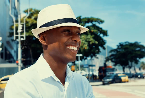 Hombre afroamericano de La Habana en Cuba en mirada cálida de cine — Foto de Stock