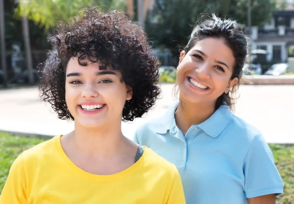 Cute caucasian hipster woman with beautiful girlfriend — Stock Photo, Image