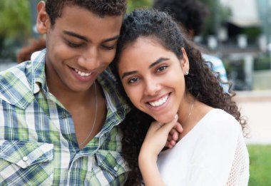 Aşk iki tatil kollarında içinde