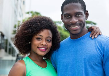 Afro-Amerikan aşk çift kamera