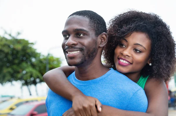 Afrikanska kärlek par i drömmar — Stockfoto