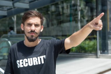 Sıkı güvenlik görevlisi kasa giriş