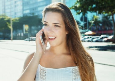 Sarışın kadın telefon söz