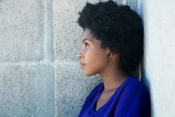 Pensativa mulher afro-americana — Fotografia de Stock