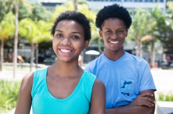 Feliz casal afro-americano — Fotografia de Stock