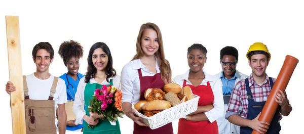 Aantrekkelijke Kaukasische vrouwelijke bakker met de groep van andere internatio — Stockfoto