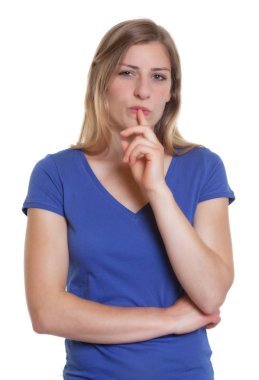 Mavi gömlekli düşünme Alman kadın