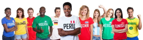 Fußballfan aus Peru mit Fans aus anderen Ländern — Stockfoto