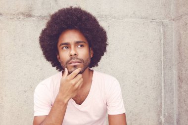 Afro-Amerikan hipster adam problem çözme