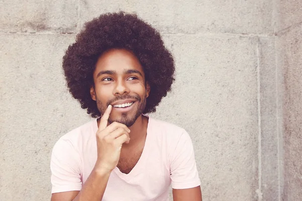 Pensando afro-americano hipster homem — Fotografia de Stock