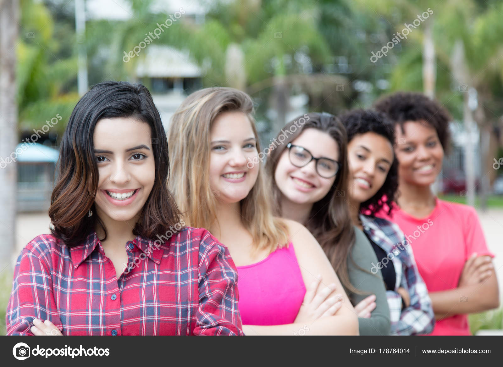 chicas en la linea