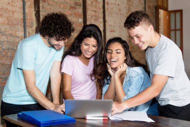 Laptop ile çalışan şirket başlatmak