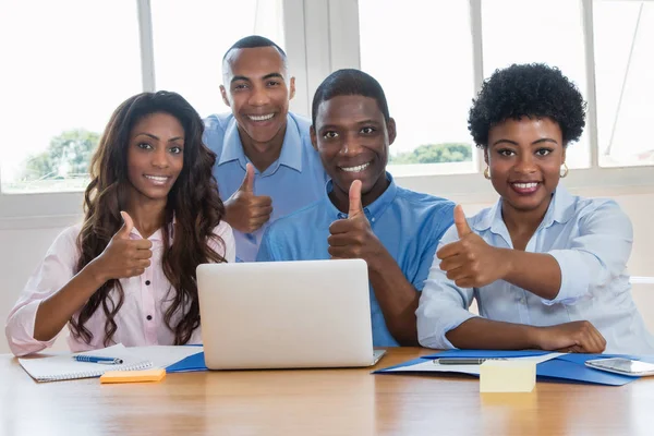 Grupo de empresários afro-americanos de sucesso — Fotografia de Stock