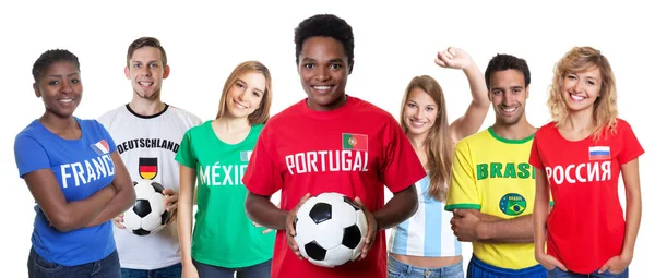 Fan piłki nożnej portugalski z piłka i doping Grupa innych fanów — Zdjęcie stockowe