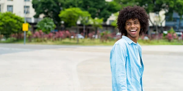 Afrikansk amerikansk hipster ung vuxen med kopieringsutrymme — Stockfoto