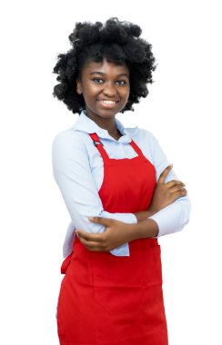Kırmızı önlüklü, gülen Afrikalı Amerikalı garson.
