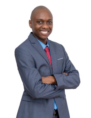Çapraz kolları olan Afrika kökenli Amerikalı iş adamı
