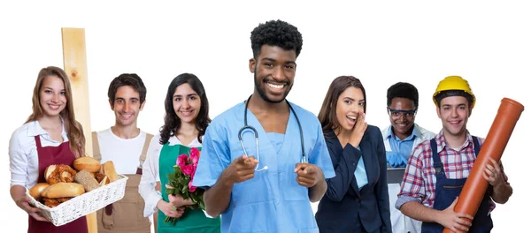 Afro-Amerikaanse mannelijke verpleegster met groep van internationale apprenti — Stockfoto