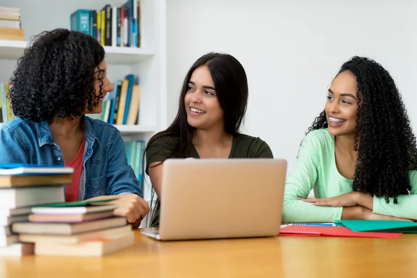 Latin and indian and american female students at computer — Stok fotoğraf