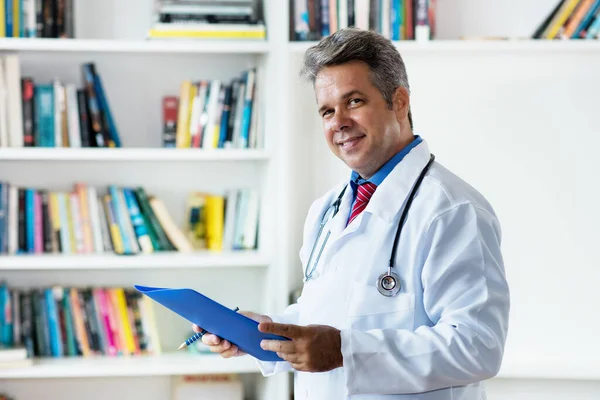 Serious Mature Doctor Looking Camera Hospital — Stock Photo, Image