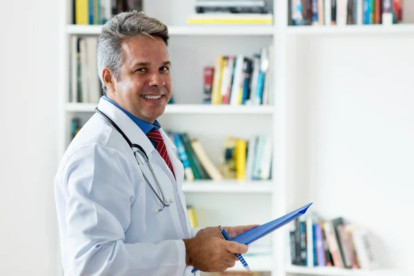 Serious Mature Doctor Work Hospital — Stock Photo, Image