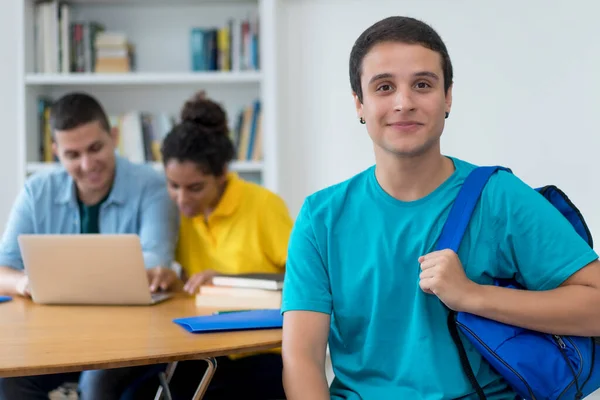 Estudiante Alemán Con Grupo Estudiantes Informática Aula Universidad —  Fotos de Stock