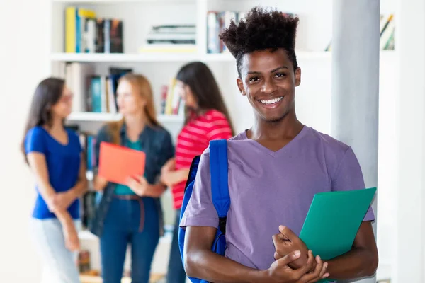 Studente Afroamericano Maschio Con Gruppo Studenti Universitari Multietnici Classe Dell — Foto Stock