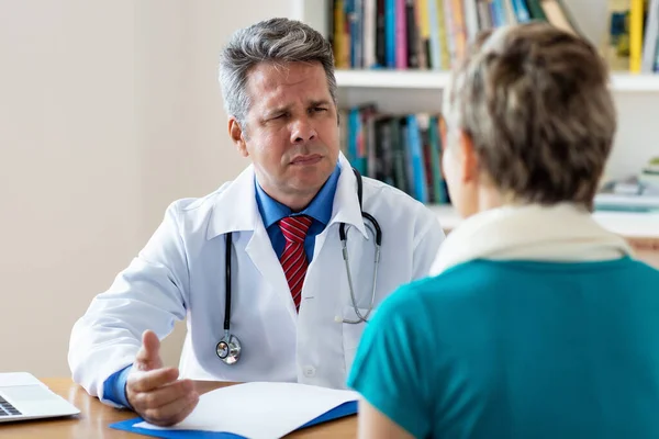 Sensitive Mature Doctor Listening Patient Pain Corona Symptoms Hospital — Stock Photo, Image