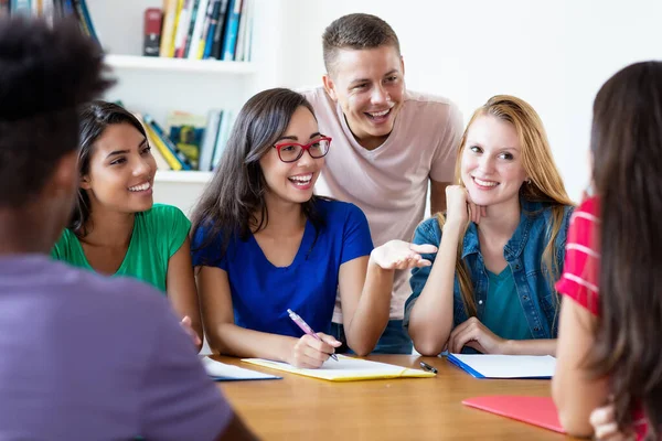 Grupo Aprendizaje Estudiantes Alemanes Mexicanos Americanos Aula Universidad —  Fotos de Stock