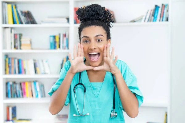 Молода Американка Медсестра Або Студент Медик Лікарні — стокове фото