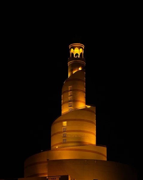 DOHA, QATAR - 24 MAGGIO Fanar Qatar Islamic Cultural Center il 24 maggio 2018 a Doha, Qatar. Fanar è un'organizzazione governativa che presenta la cultura al mondo attraverso le sue mostre e il suo corso . — Foto Stock