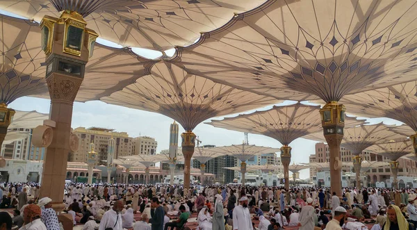 Мечеть пророка Мухаммеда в Медине, Саудовская Аравия — стоковое фото