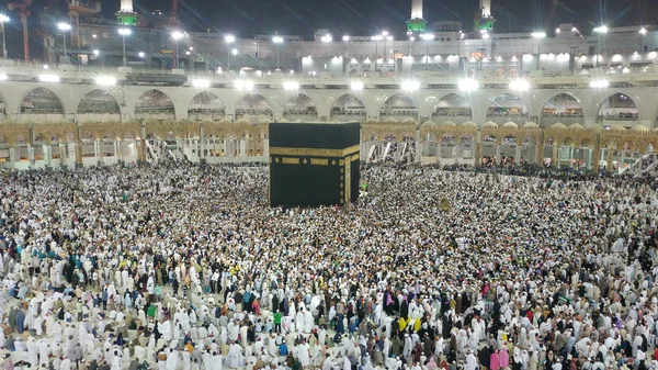 Szent Kába Központja Iszlám Található Masjid Haram Mekkában Sokan Járkálnak — Stock Fotó