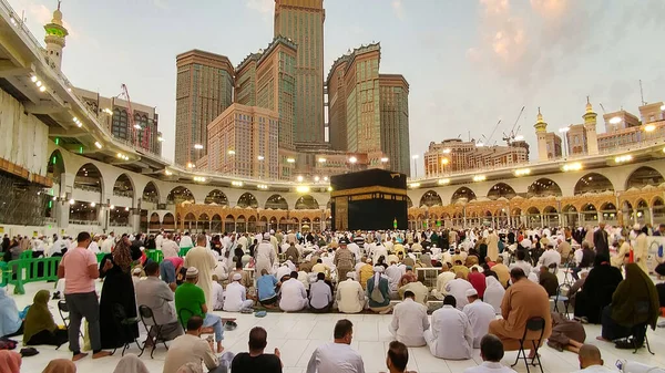 Święty Kaaba jest centrum islamu, położony w Masjid Al Haram w Mekce. — Zdjęcie stockowe