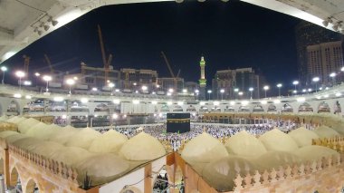 Kutsal Kabe İslam 'ın merkezidir, Mekke' deki Mescid-i Haram 'dadır..