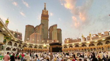 Kutsal Kabe İslam 'ın merkezidir, Mekke' deki Mescid-i Haram 'dadır..