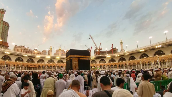 Święty Kaaba jest centrum islamu, położony w Masjid Al Haram w Mekce. — Zdjęcie stockowe