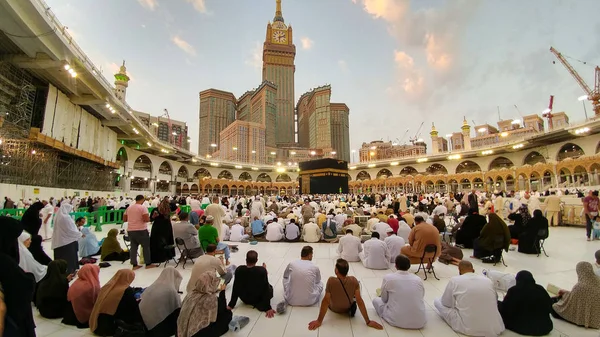 Η Αγία Κάαμπα είναι το κέντρο του Ισλάμ, που βρίσκεται στο Masjid Al Haram στη Μέκκα. — Φωτογραφία Αρχείου