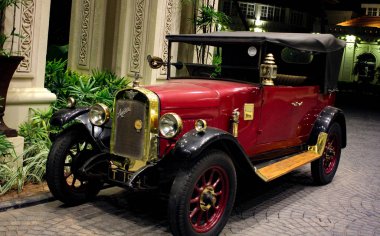 Birleşik Krallık otomobili Austin 7 1920 model klasik kırmızı renkli araba.