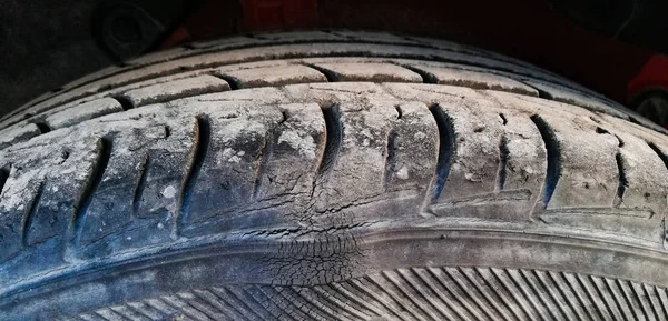 A bump on the tire, damage on the wheel — Stock Photo, Image