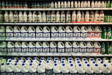 Doha, Katar: 02 Aralık 2019: Baladna süt ürünleri süpermarkette