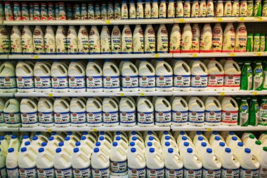 Doha, Katar: 02 Aralık 2019: Baladna süt ürünleri süpermarkette