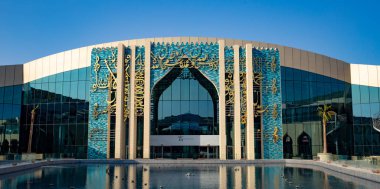 Doha, Katar - 15 Ağustos 2019 Tawar alışveriş merkezi su çeşmesi Katar Doha 'da. Katar 'daki güzel alışveriş merkezi