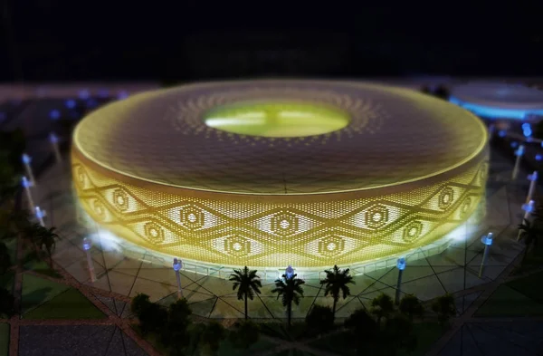 Doha, qatar- 02 de diciembre de 2019: modelo del estadio de la copa del mundo qatar 2022 . — Foto de Stock