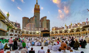 MECCA, SAUDI ARABIA - MARCH 29, 2019 The door of the Kaaba called Multazam at Grant holy mosque Al-Haram in Mecca Saudi Arabia. Muslim Pilgrims at The Kaaba in The Great Mosque of Mecca
