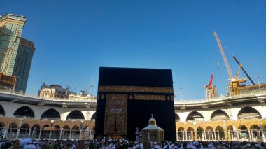 MECCA, SAUDI ARABIA - MARCH 29, 2019 The door of the Kaaba called Multazam at Grant holy mosque Al-Haram in Mecca Saudi Arabia. Muslim Pilgrims at The Kaaba in The Great Mosque of Mecca